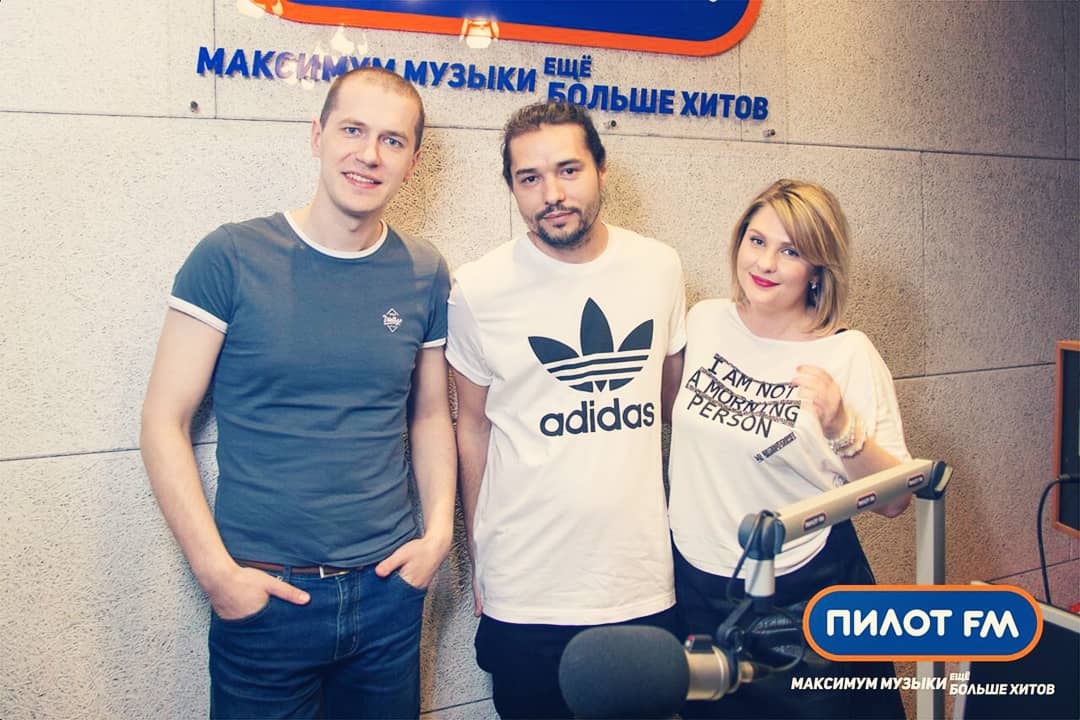 Радио фм екатеринбург. Радио пилот. Пилот ФМ ведущие. Пилот fm Екатеринбург. Ведущие пилот ФМ Екатеринбург Лина.